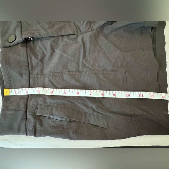 Athleta Trekkie North Women’s Short Black Athleisure Utility Hiking Size 10 - Picture 9 of 10